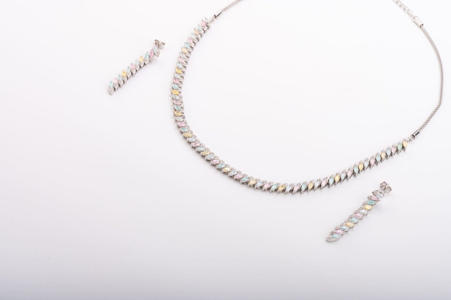 Vibrant Leaf Necklace Set - Image 3