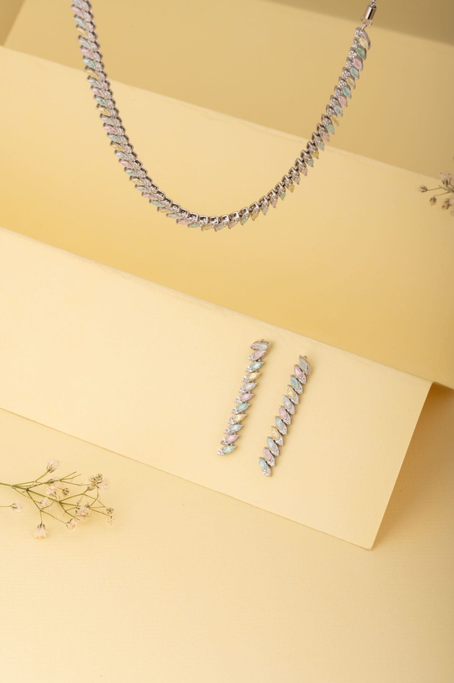 Vibrant Leaf Necklace Set