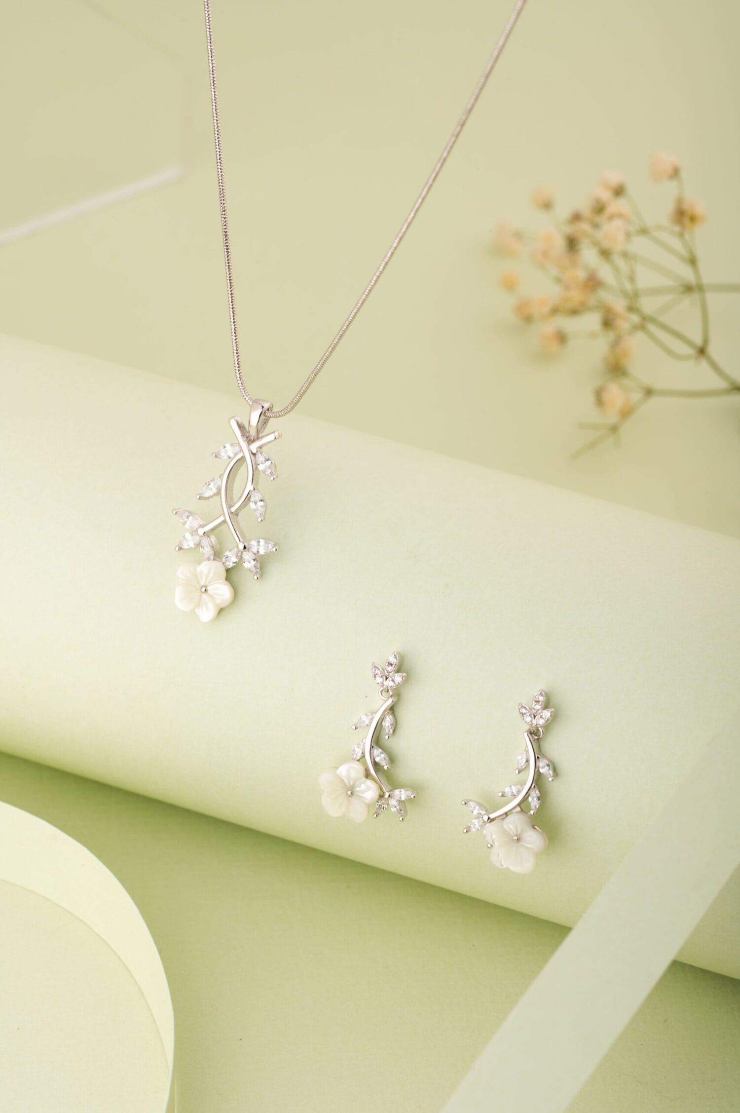 Retro Flower and Leaf
