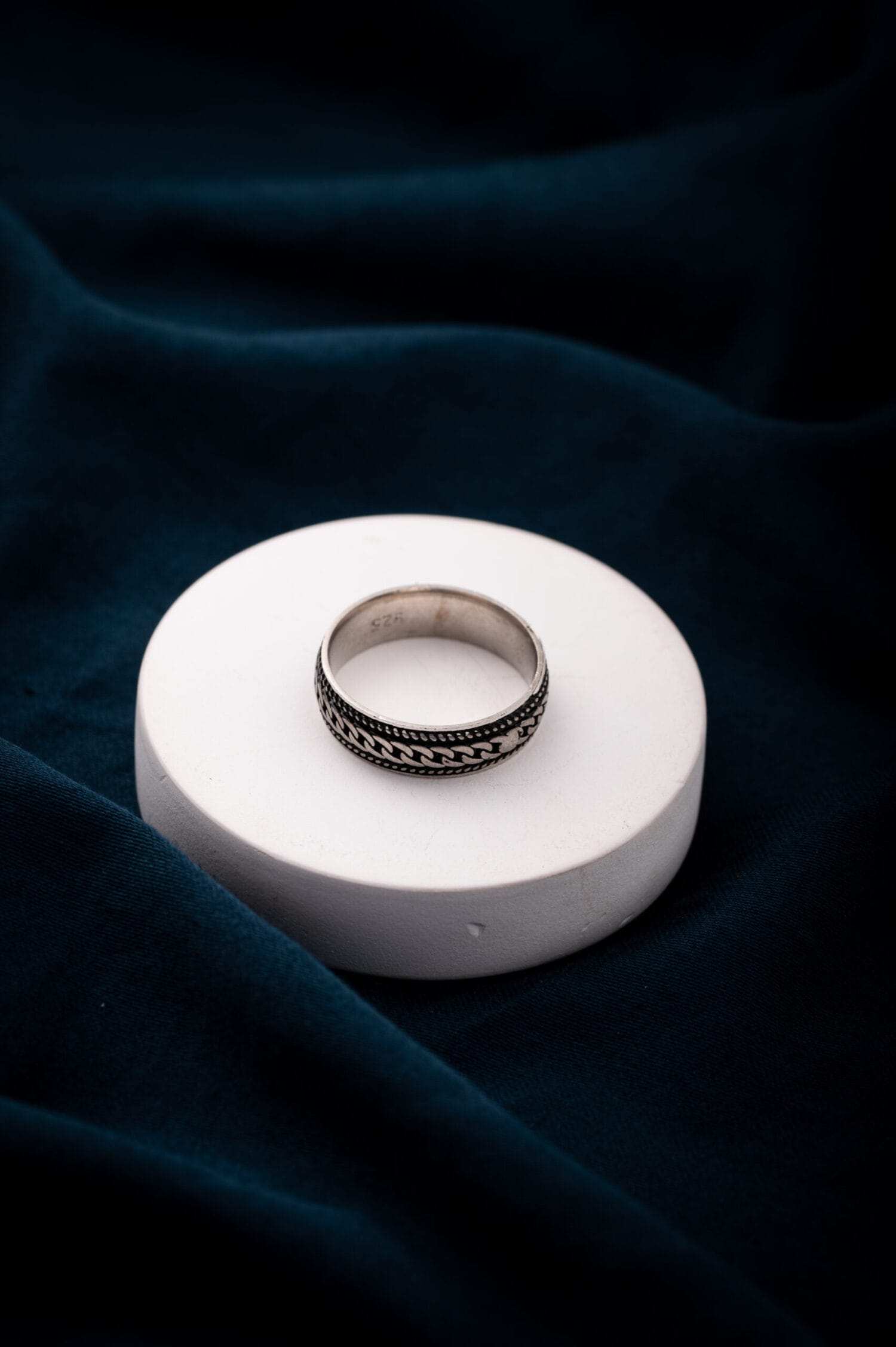 Oxidised Classic Chain Ring for Him